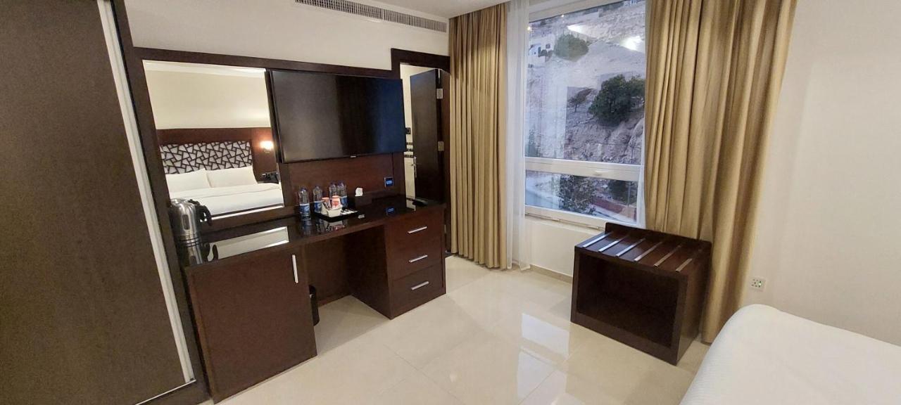 Petra Elite Hotel Wadi Musa Bagian luar foto