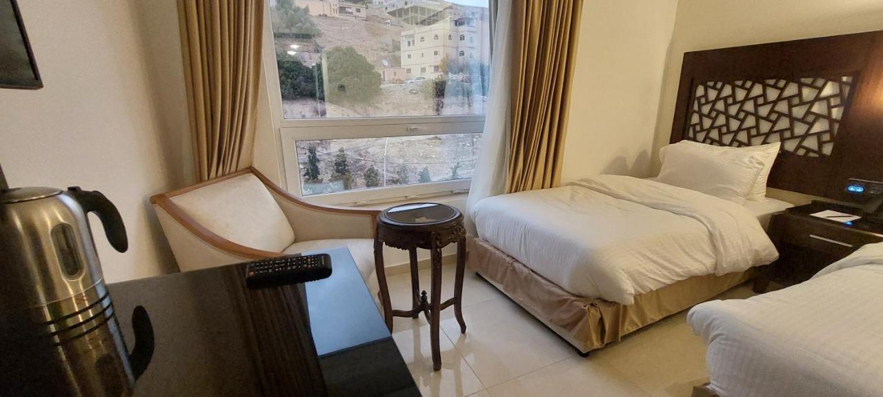 Petra Elite Hotel Wadi Musa Bagian luar foto